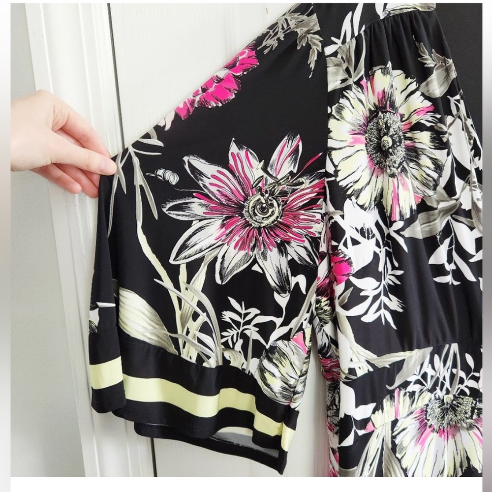 Faux-Wrap Midi Dress Black Floral
SIZE 1X *Excellent Condition* - Picture 5 of 16